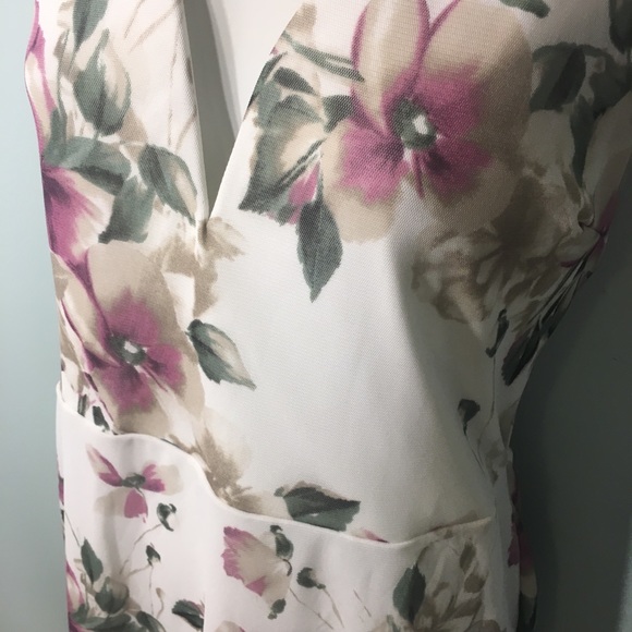 Floral Sleeveless V-Neck Charlotte Russe Dress - Picture 3 of 8